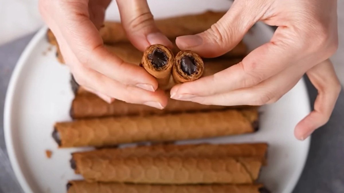 Bu lezzete bayılacaksınız! Bu tarifle çıtır çıtır rulo katı evinizde yapabileceksiniz: Doymak istemeyeceksiniz