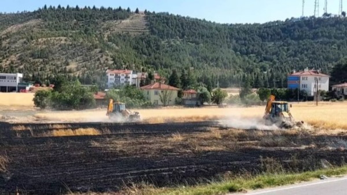 Beypazarı’nda tarlada yangın: Kümes hayvanları telef oldu