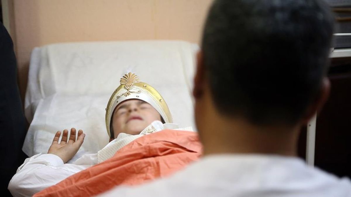 Uzman isim uyardı! Sünnet sırasında yapılan o hata ömür boyu çektiriyor