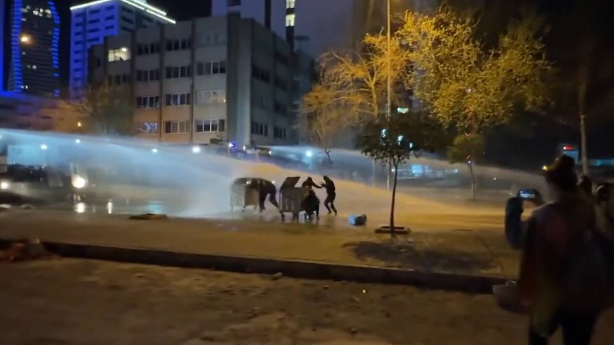 İzmir’de İmamoğlu’na destek veren çocuklara polis müdahalesi: Gözaltına alınan 23 çocuk darp edildi