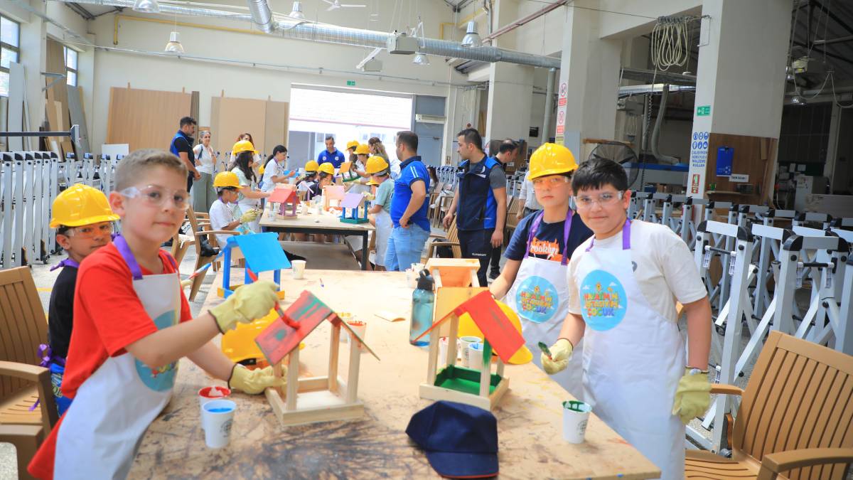 Büyükşehirden çocuklara karne sürprizi