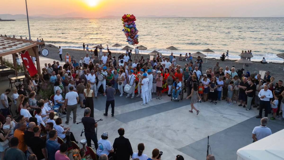 Güzelbahçe Gece Pazarı yenilenen yüzüyle görücüye çıktı