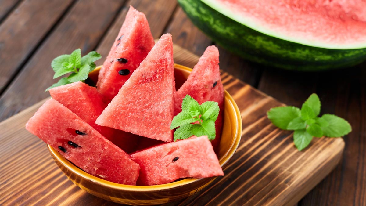 Karpuzu yedikten sonra çekirdeklerini sakın atmayın! Yazın en büyük yanlışlarından birini siz de yapıyor olabilirsiniz!