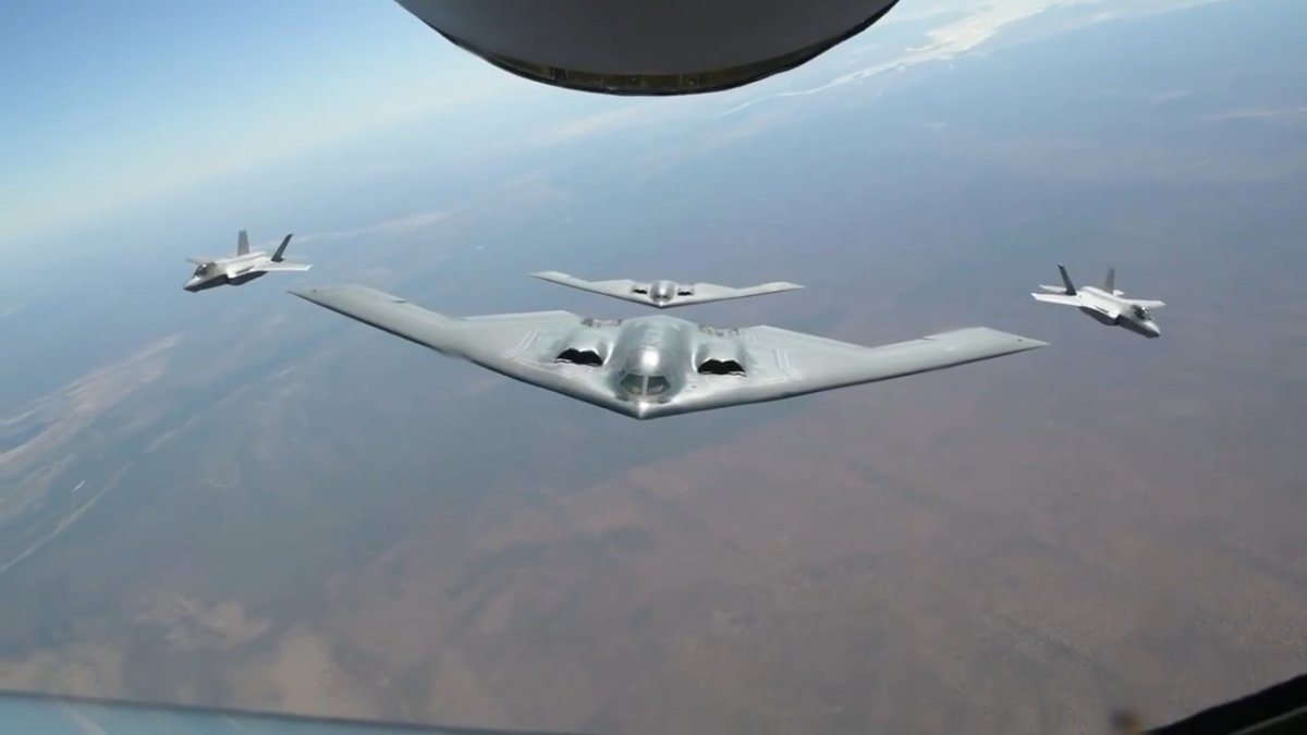 İran'ı vuran B-2 hayalet uçağının sırları ortaya çıktı: 37 saatlik uçuş için içinde tuvalet, yatak ve fırın bile var!