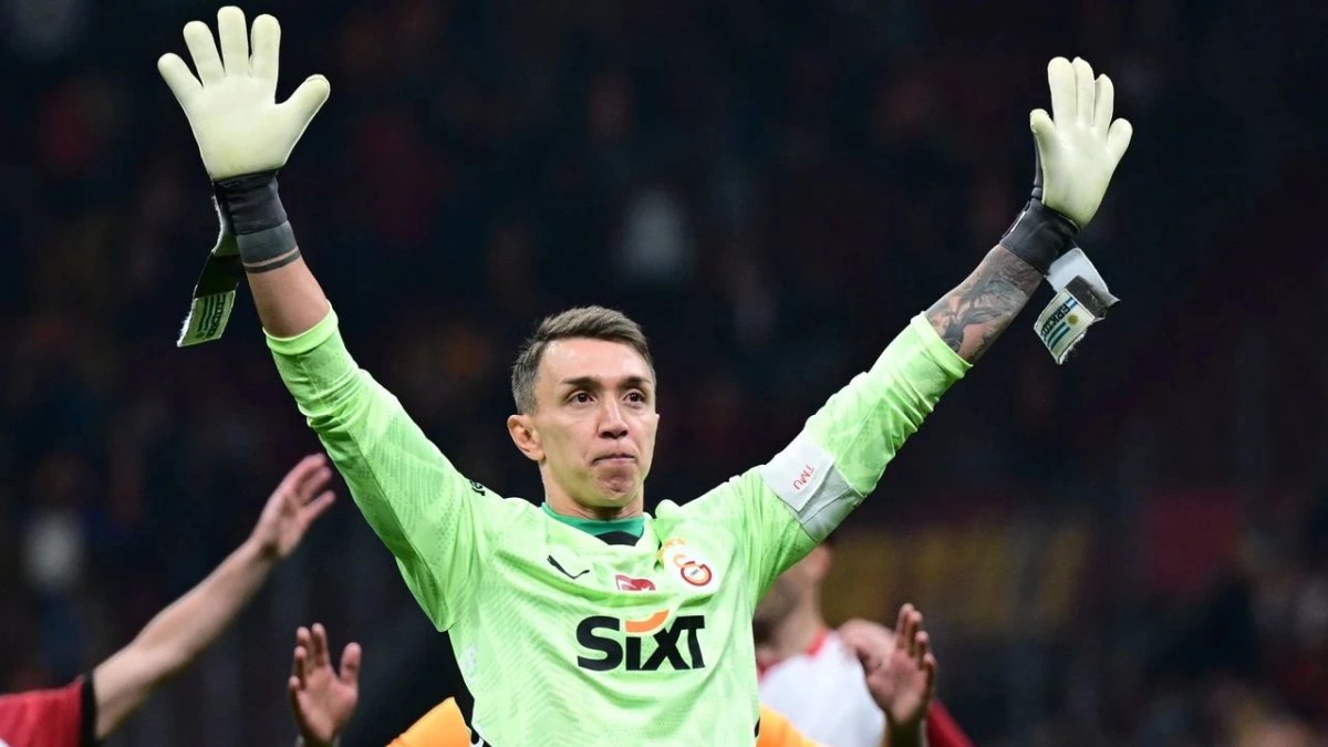 Muslera'nın veliahtı İngiltere'den geliyor! İngiliz The Times gazetesi yazdı: 25 milyon sterlin serbest kalma maddesi vardı