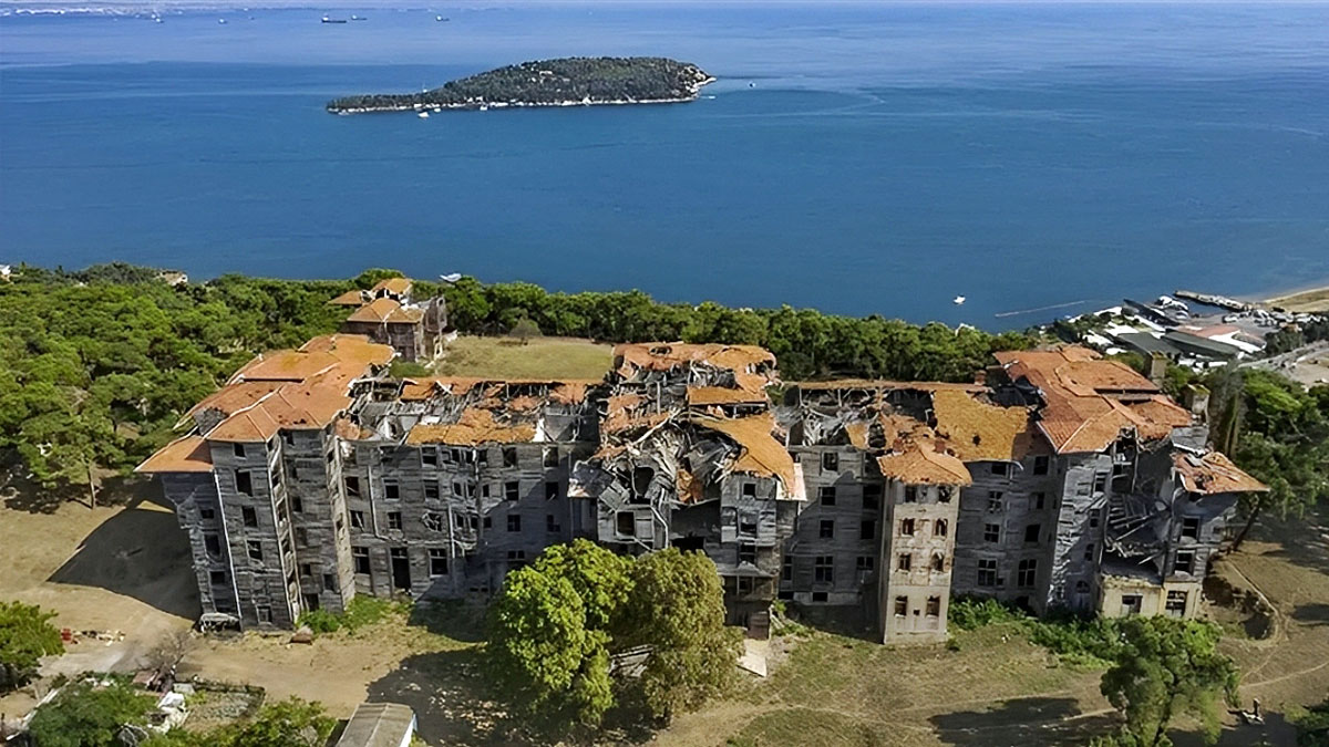 Yıllarca kaderine terk edildi: Büyükada'daki tarihi yetimhane yeniden doğuyor! Fener Rum Patrikhanesi'nden turizm atağı