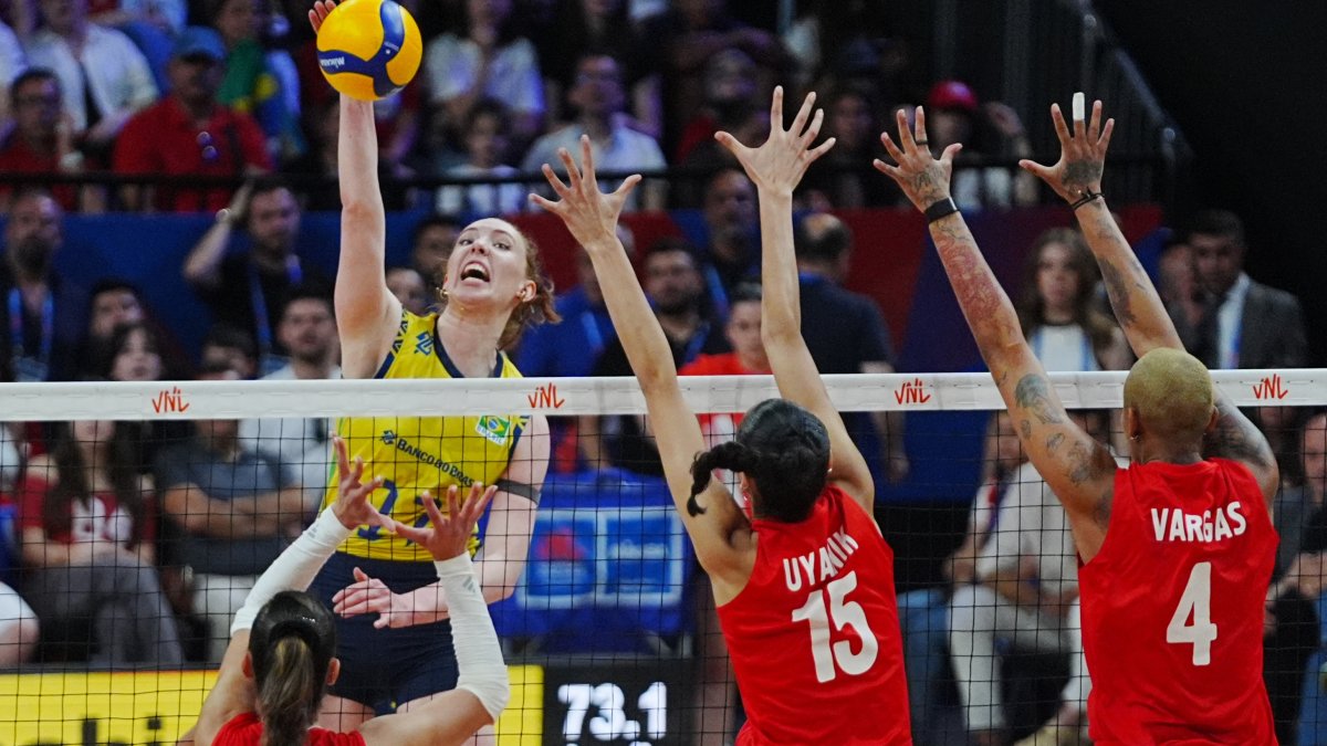 Filenin Sultanları'nın namağlup ünvanı son buldu: A Milli Kadın Voleybol Takımı, Brezilya'ya 3-1 yenildi