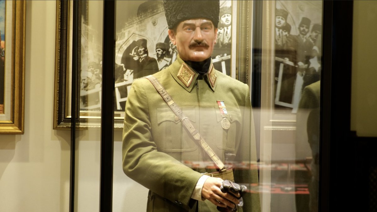 Atatürk’ün orijinal üniforması ilk adım şehri Samsun’da
