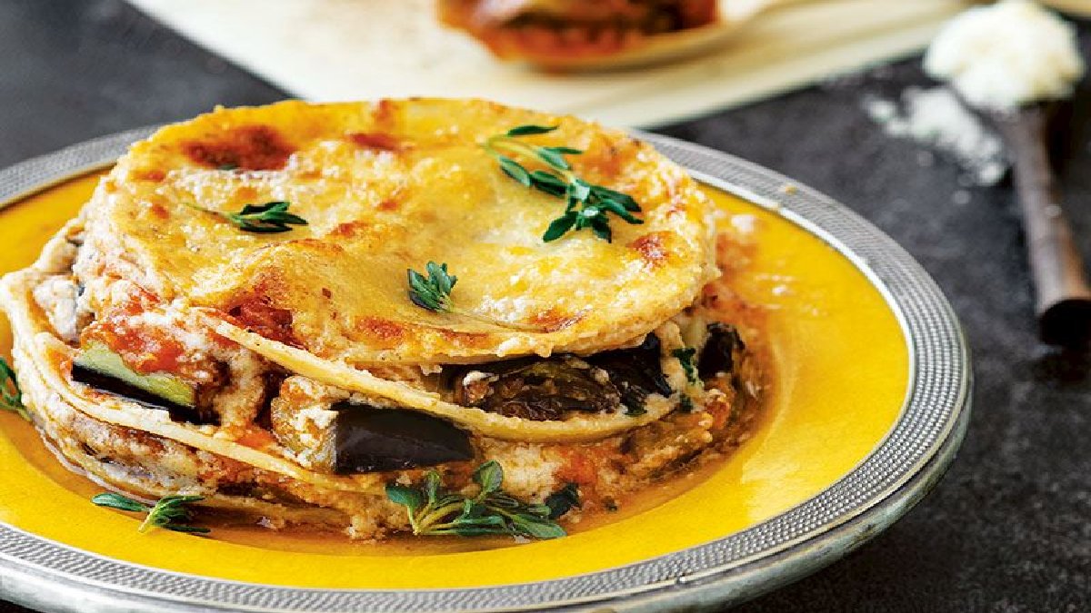 İtalyanlar çok kızacak! Makarna değil patlıcanla deneyin: İşte patlıcan lazanya tarifi…