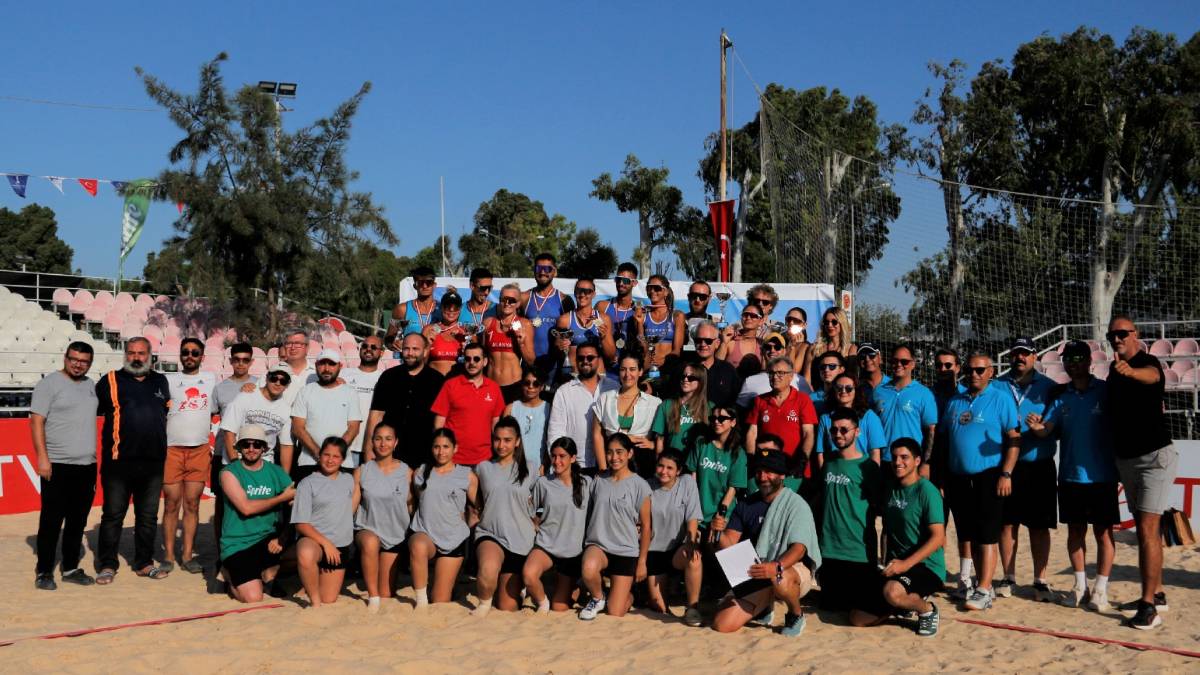Plaj voleybolunun kalbi İzmir’de attı