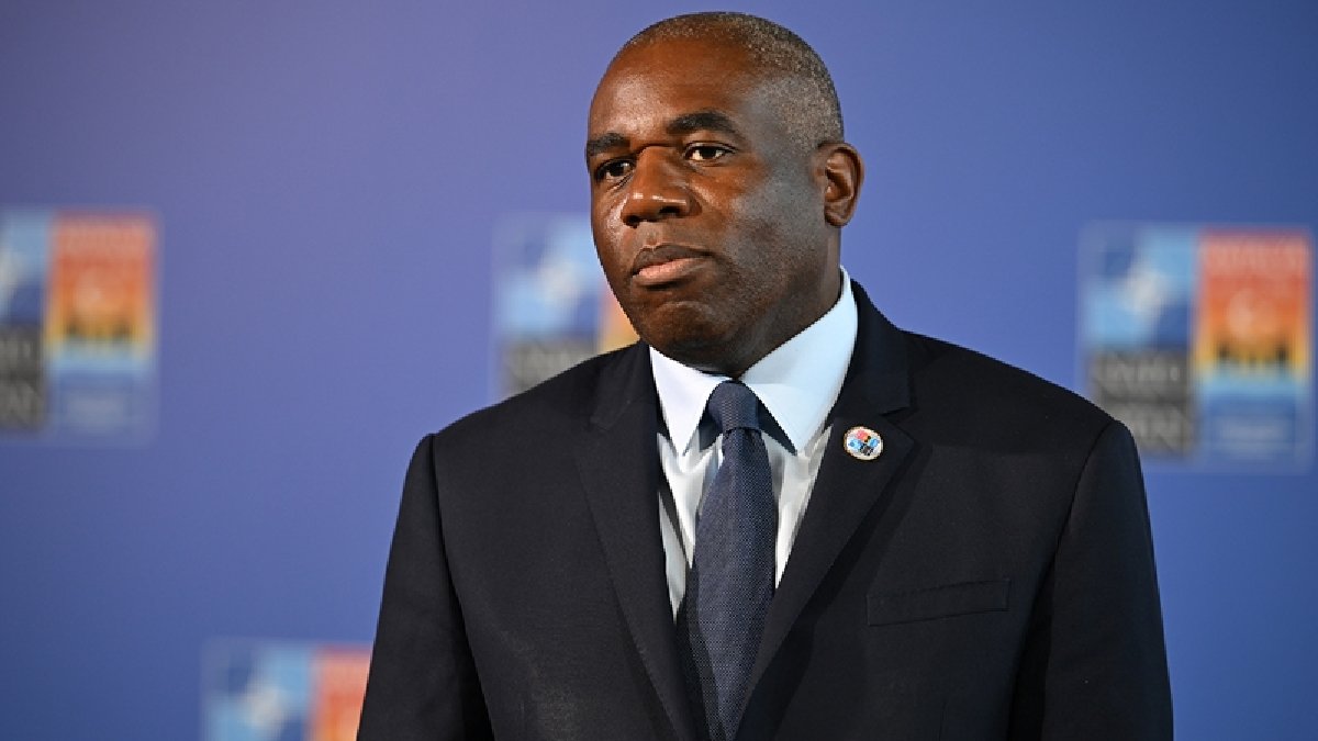 İngiliz bakan Lammy’den İran’a: Misilleme hata olur, müzakere masasına dönün