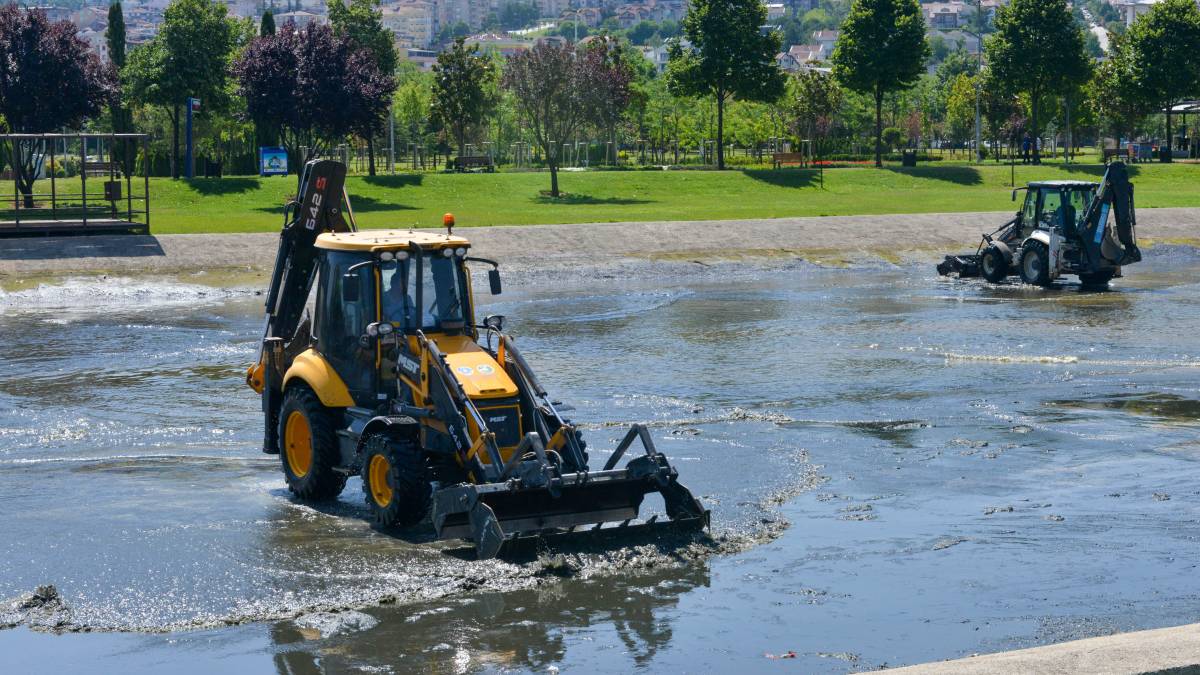 Büyükşehir Belediyesi’nden Hüdavendigar'da dere temizliği