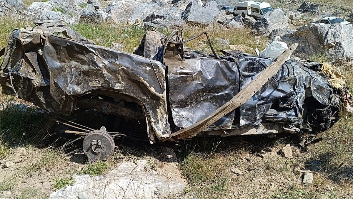 Batman'da adli keşif dönüşü facia! Şarampole yuvarlanan araç 5 kişiye mezar oldu