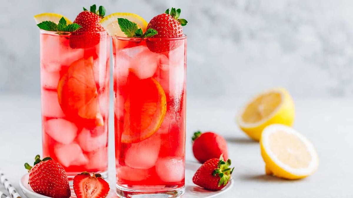 Serinlemek hiç bu kadar lezzetli olmamıştı! Çilekli limonata tarifini deneyenler bu yaz dışarıdan içecek almayı bırakıyor
