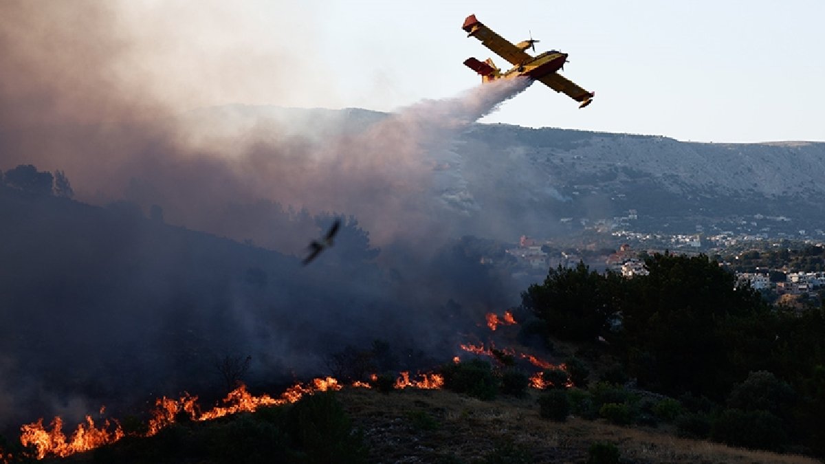 Yangının sürdüğü Sakız Adası’nda köyler tahliye ediliyor