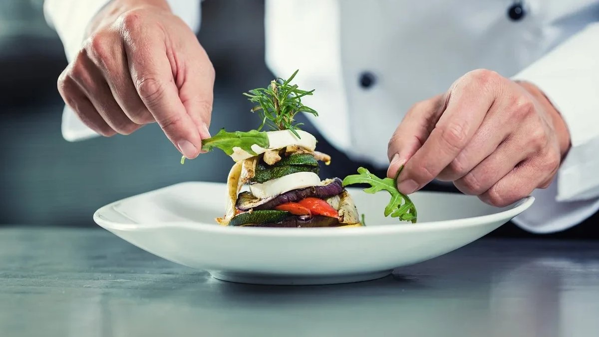 Mavi, beyaz, kırmızı... Hangi renk tabakta daha az yiyoruz?