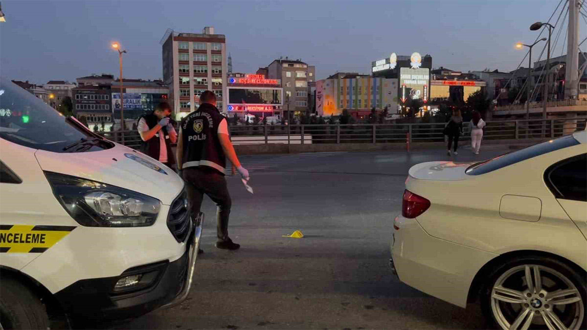 Başakşehir’de AVM önünde silahlı saldırı