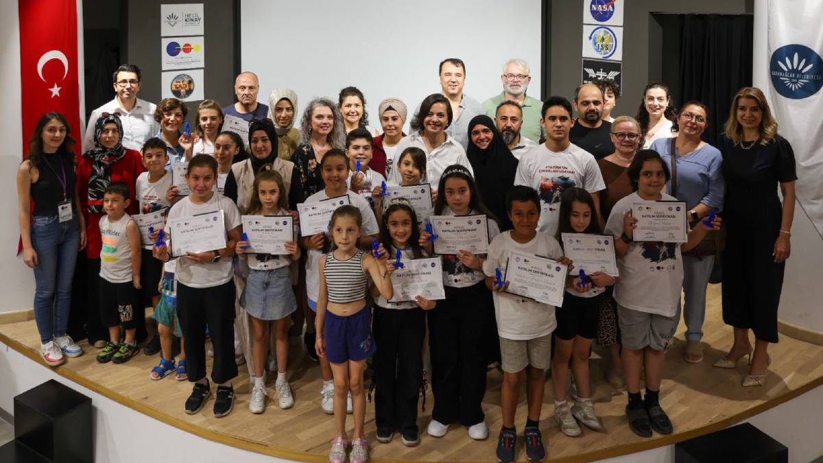 Karabağlar’da uzayla buluşan çocuklara sertifika töreni