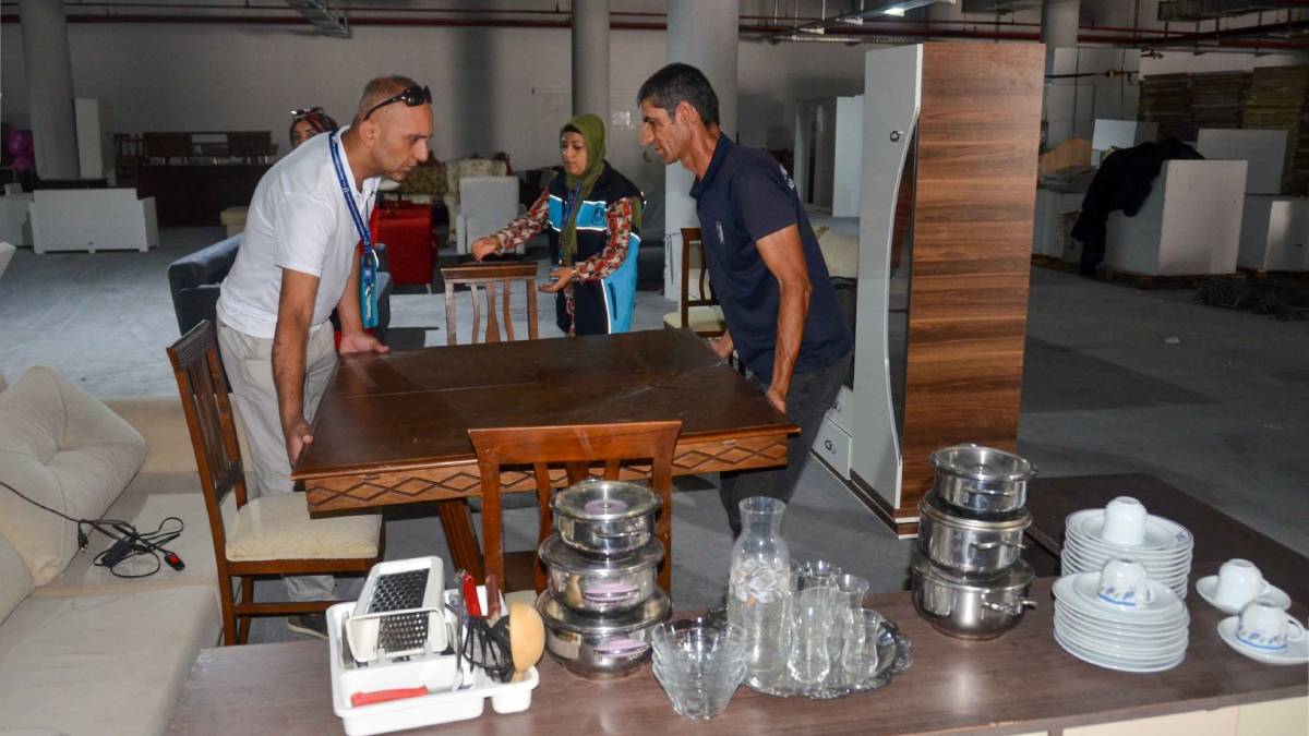 "Atma-Paylaş" dayanışması büyüyor! İhtiyaç sahibi 47 haneye 136 parça eşya ulaştırıldı