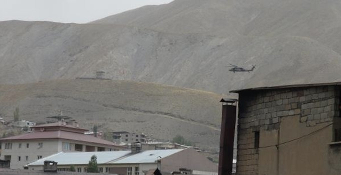 Hakkari'nin Şemdinli İlçesi’nde çatışma: 10 terörist etkisiz hale getirildi - Son dakika