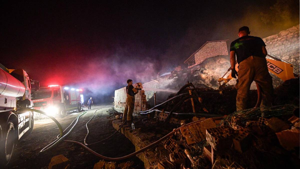 Yangın kontrol altına alındı, tahliye edilen yurttaşlar evlerine dönmeye başladı