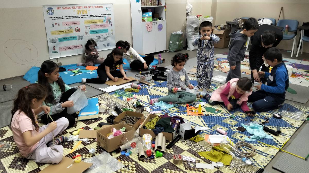 Bursa’da ‘Esnek Oyun Alanı Projesi’yle çocuklar eğlenerek öğrendi