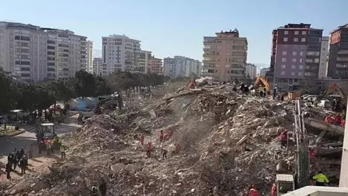 151 kişiye mezar olan Palmiye Sitesi davasında karar: Müteahhitlere 18 ve 21 yıl hapis cezası