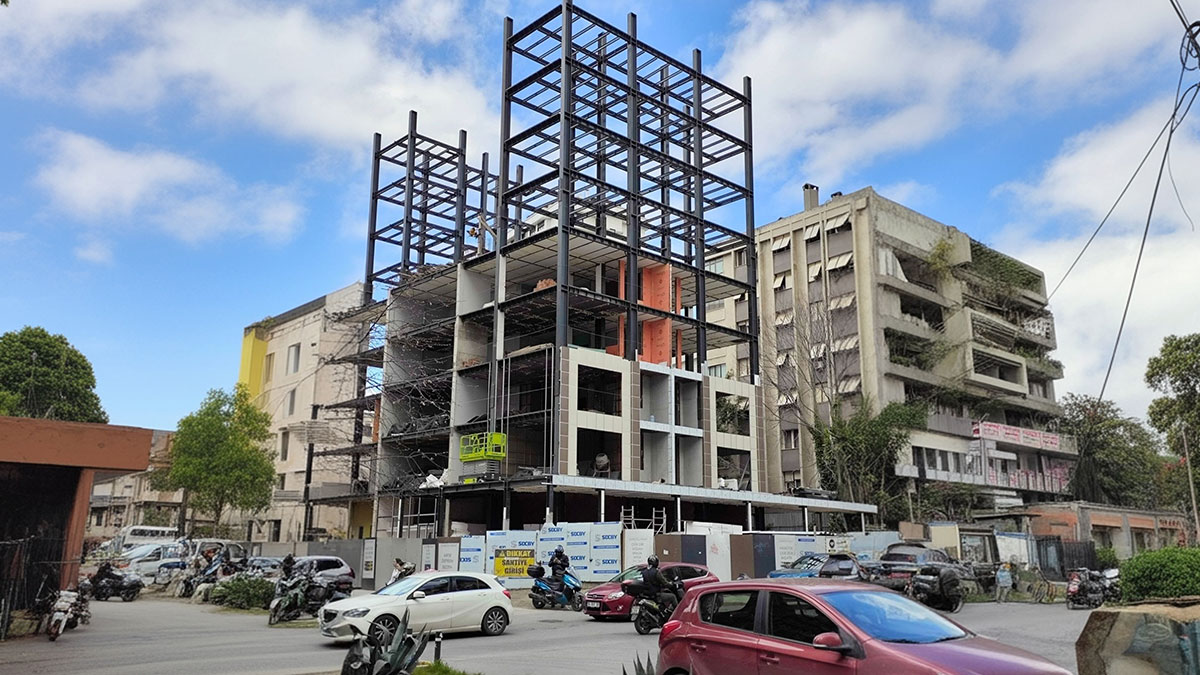 Bu yapıyı görenler gözlerine inanamadı! Kadıköy'de sessiz sedasız yükselen bina tüm ezberleri bozdu