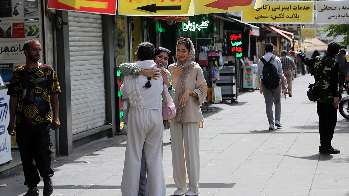 Tahran'da çatışma sonrası hayat yavaş yavaş normalleşiyor