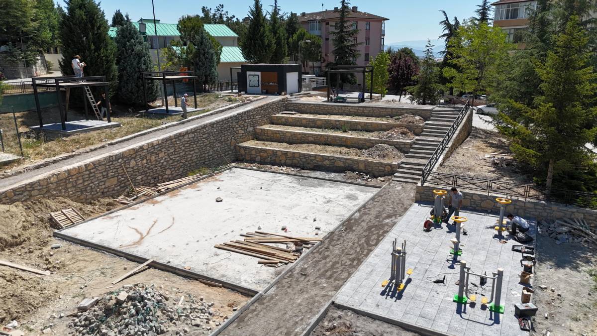 İbrahim Gümüşsuyu Parkı Modern yüzüyle yeniden hayat buluyor