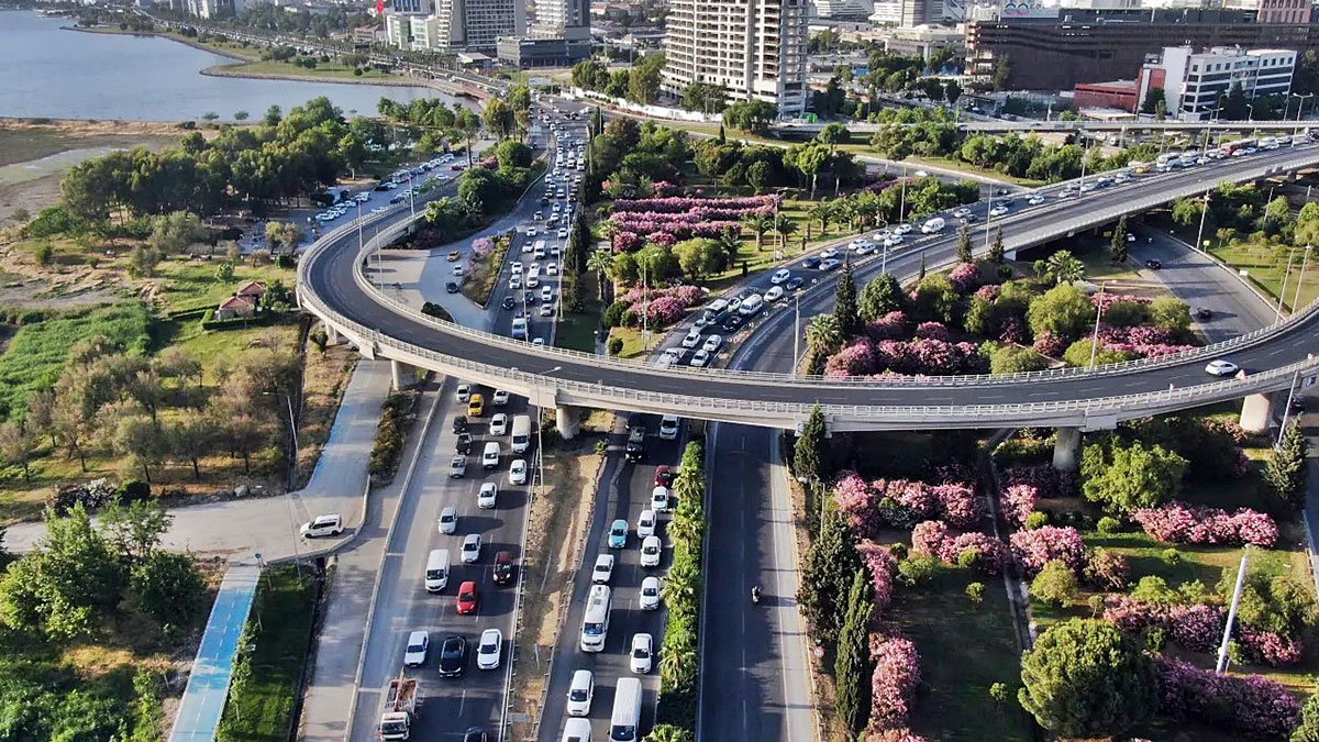 İzmir trafiği rahatlıyor: O ilçeye yeni köprü geliyor! İhale tarihi belli oldu