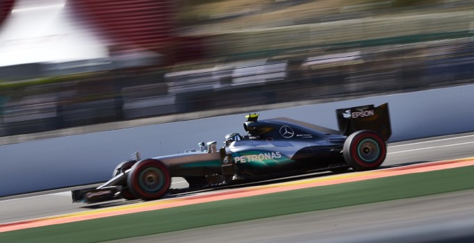 Formula 1'de Rosberg yeniden kazandı, Hamilton zirvedeki yerini korudu