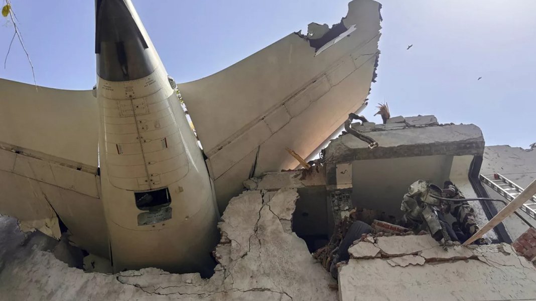 Son 10 yılın en büyük uçak kazası mercek altında: Kara kutudan ilk veriler alındı