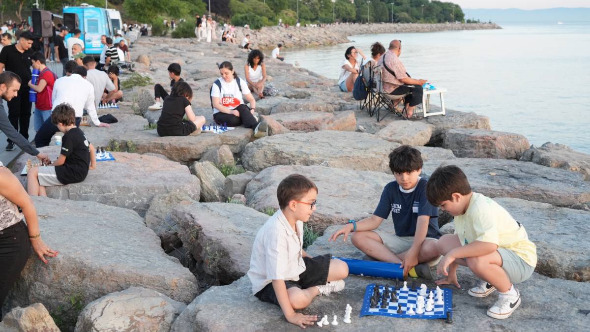 Kadıköy’de satranç dayanışması