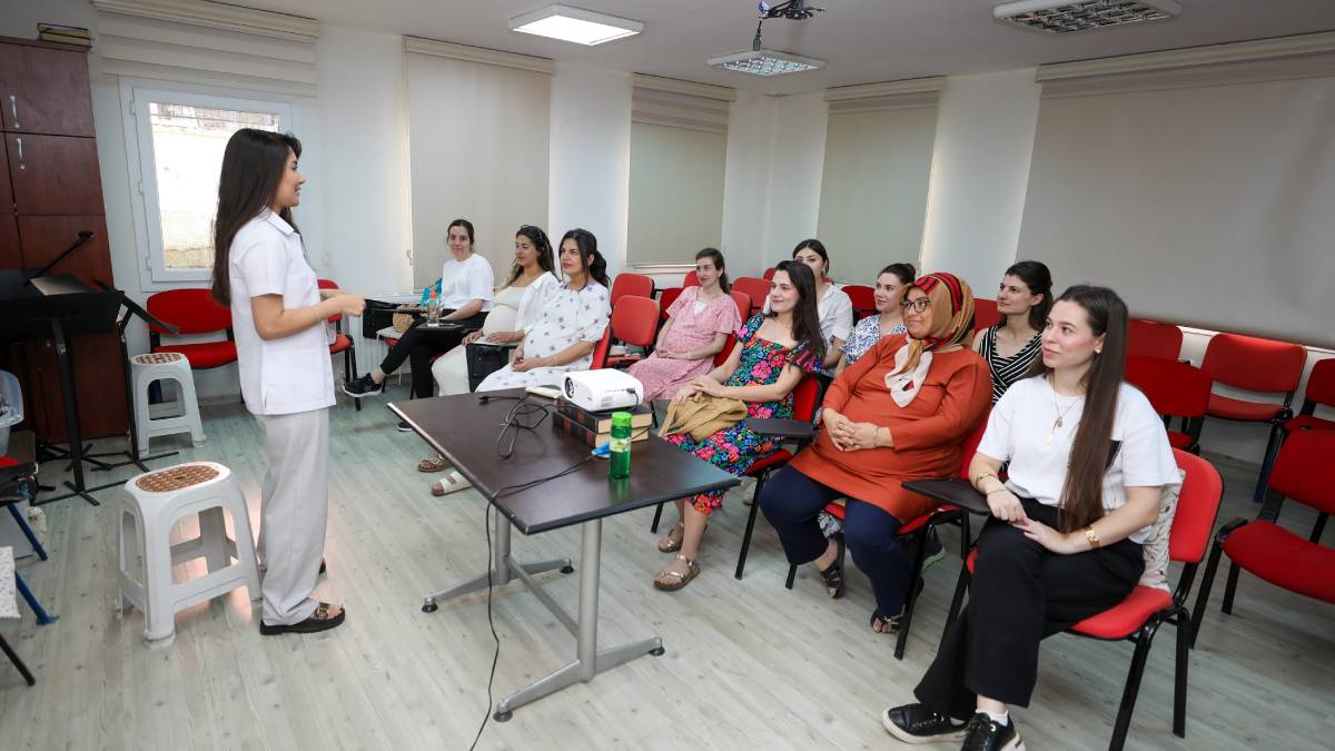 Gaziemirli anne adayları Gebe Okulu’nda anneliğe hazırlandı