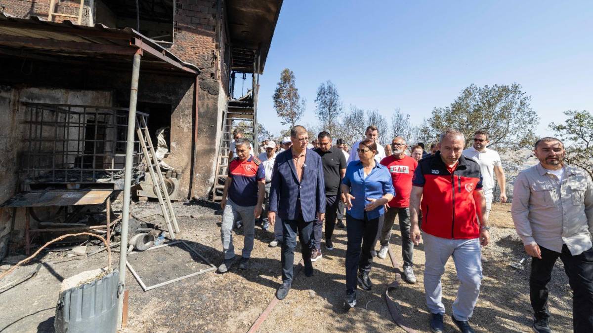Başkan Tugay yangından etkilenen vatandaşları ziyaret etti