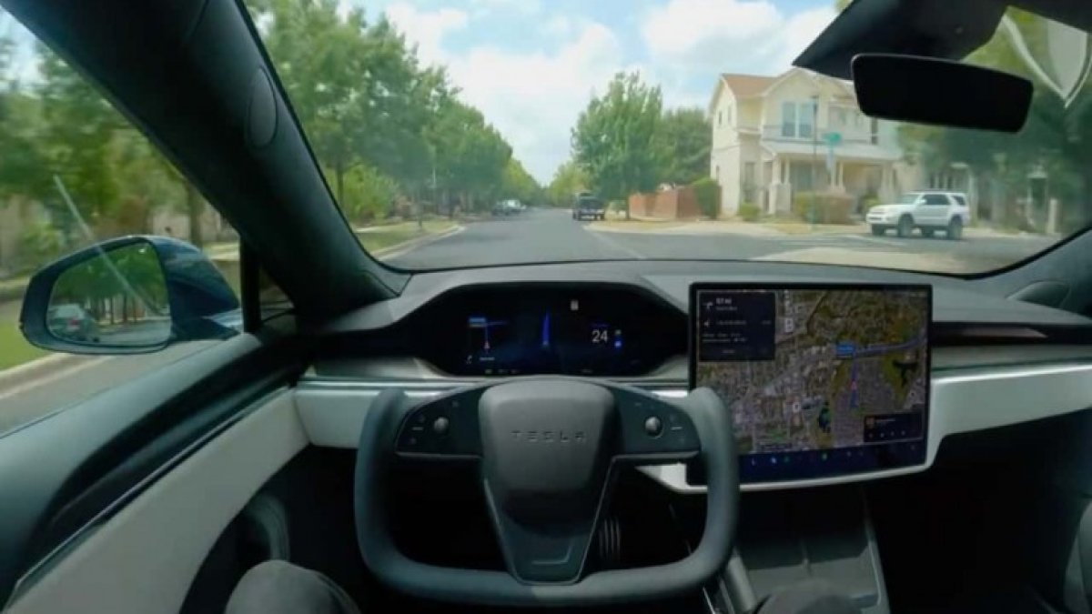 Tesla düğmeye bastı: Kendi kendine giden otomobil dönemi resmen Türkiye'ye geliyor! İşte tarihi ve fiyatı