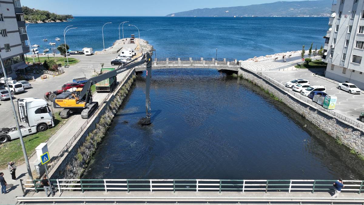 Büyükşehir’den Karsak Deresi’nde kapsamlı temizlik
