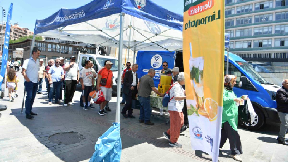 ABB’den kavurucu sıcaklara serin çözüm: Vatandaşa özel limonata ikramı