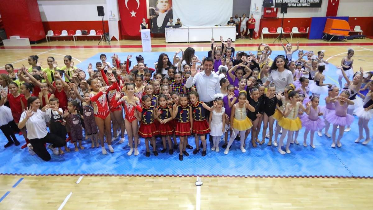 Bayraklılı kursiyerlerden yıl sonu gösterisi