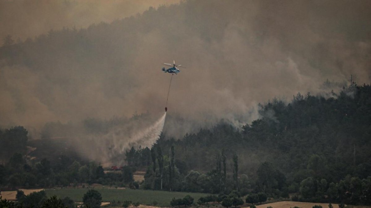 Türkiye genelinde 8 noktada alevlerle mücadele sürüyor