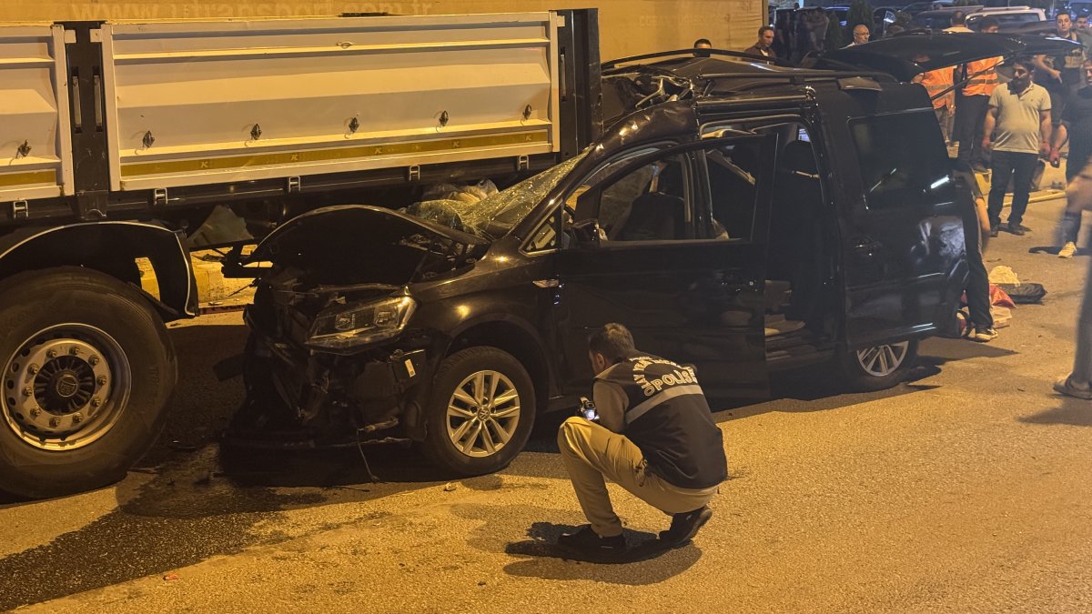 Özel harekat öğrencileri TIR'a arkadan çarptı: 2 ölü, 3 yaralı