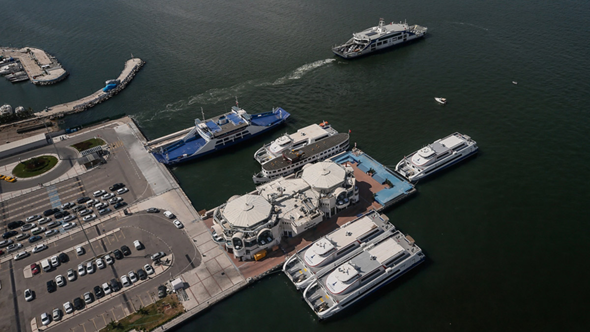 İzmir'de vapur seferlerine şiddetli rüzgar engeli