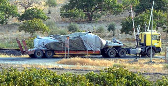 Cerablus’un güneyinde saldırıya uğrayan tank Türkiye’ye getirildi - Son dakika haberleri