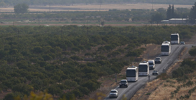Cerablus'a  4 otobüs ile takviye ÖSO birliği sevk edildi - Son dakika haberleri