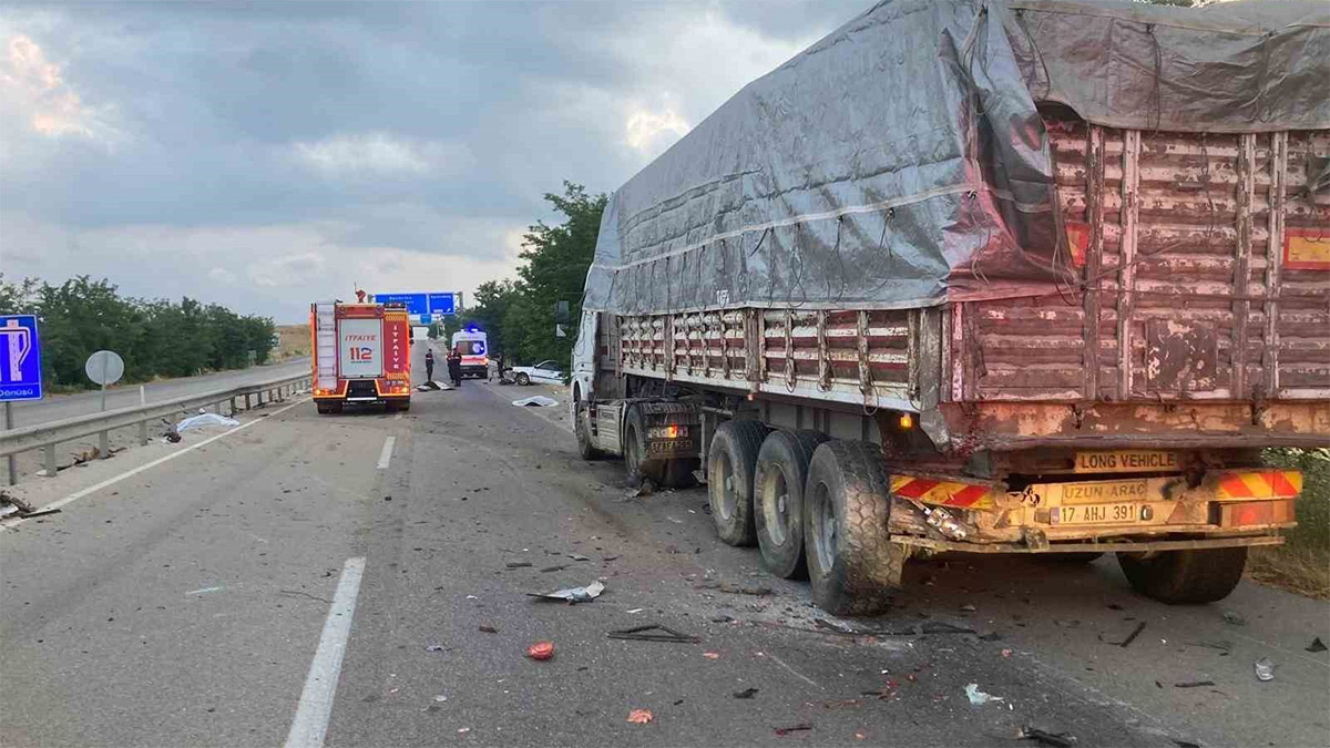 Emniyet şeridinde branda faciası! 4 ölü