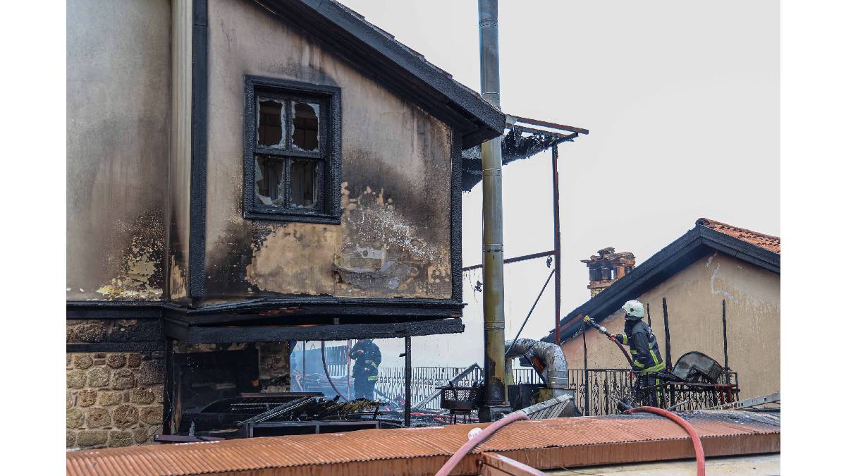 İtfaiyenin erken müdahalesi Kaleiçi’nde faciayı önledi