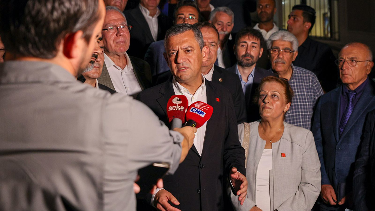 Özel'den kurultay davası öncesi açıklama: Amaç CHP’yi tartıştırmak ancak dimdik ayaktayız