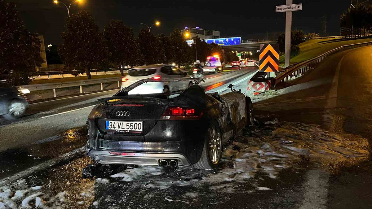 Motorundan ses geldi, dakikalar sonra alev aldı! Bahçelievler’de lüks otomobil hurdaya döndü