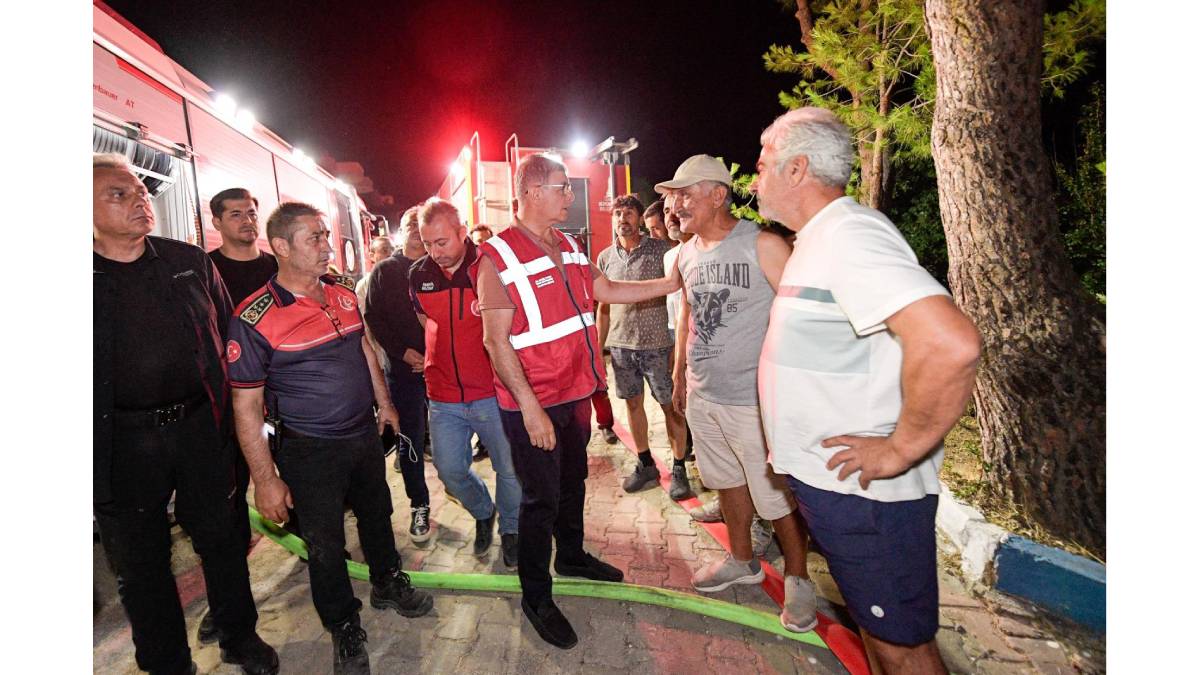 Ekipler Doğanbey’de yerleşim yerlerindeki yangını kontrol altına aldı